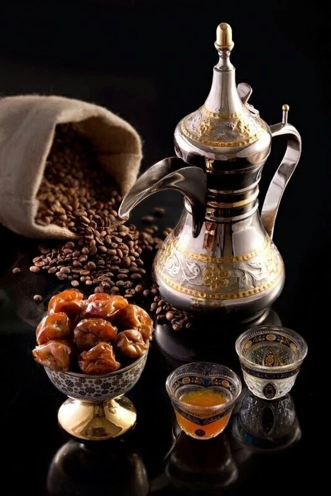 دلّة وقهوة وتمور